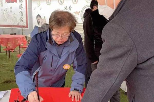 费氏的宗祠对联和字辈排行-姓名学-华易网姓名